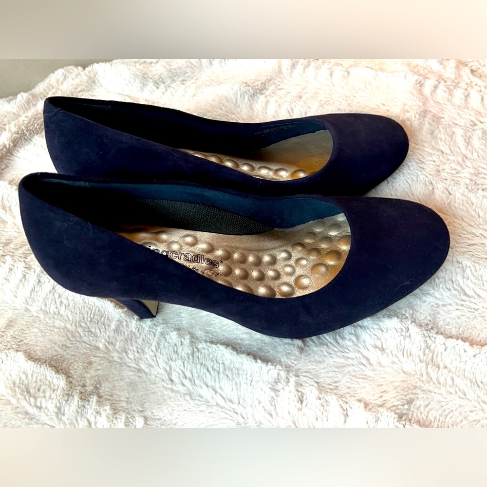 Walking Cradles Navy Suede Pump